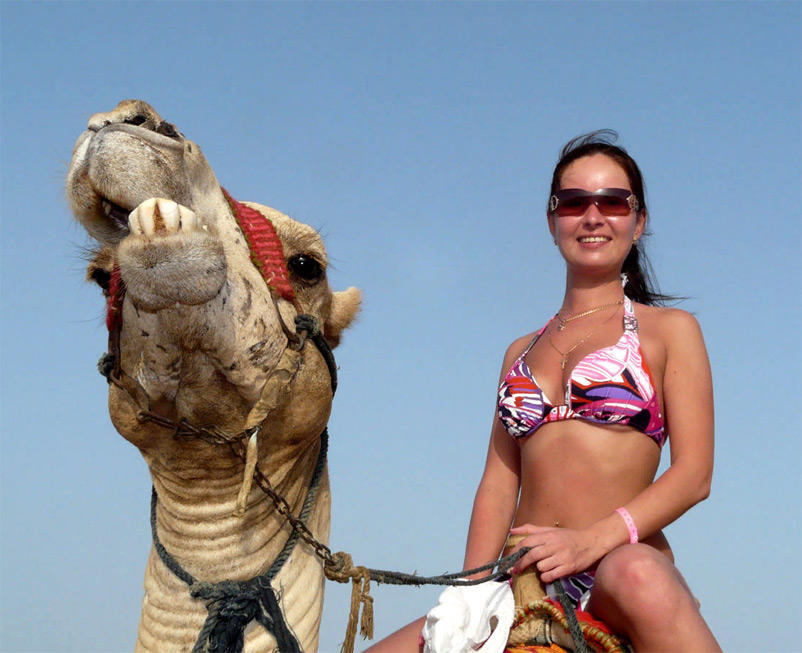Chica en el camello