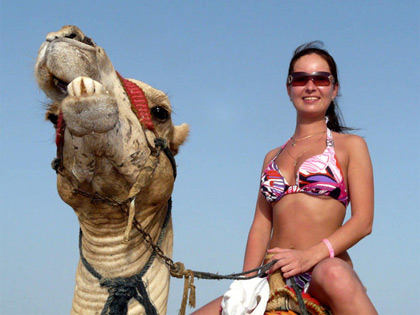 Chica en el camello